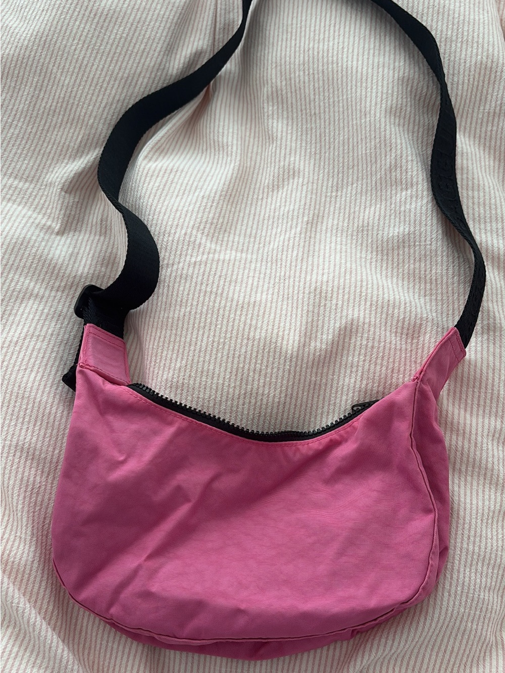 BAGGU Small Crossbody Bag in Pink
